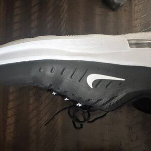 Nike Air Max Axis-size 9.5